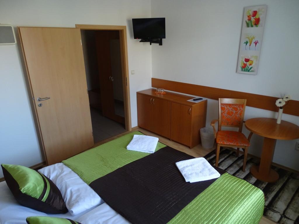 Hotel Rose Breclav ภายนอก รูปภาพ