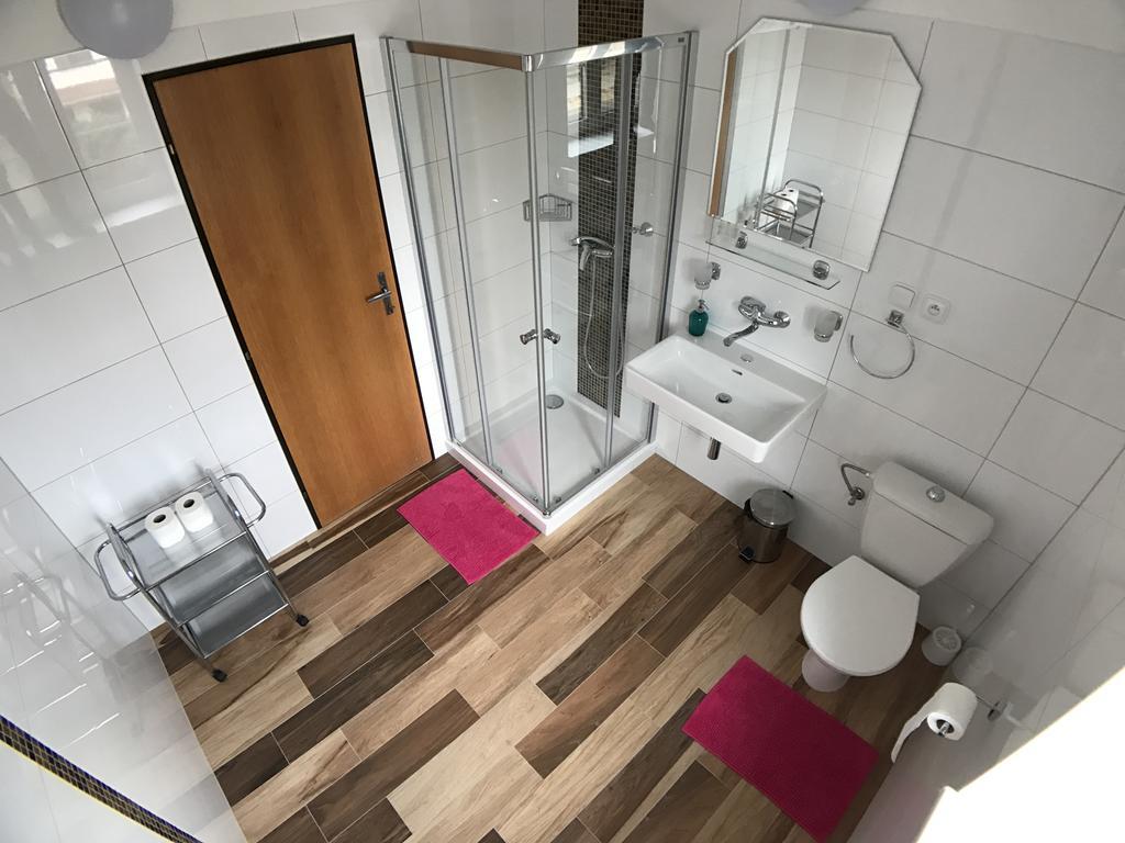 Hotel Rose Breclav ภายนอก รูปภาพ