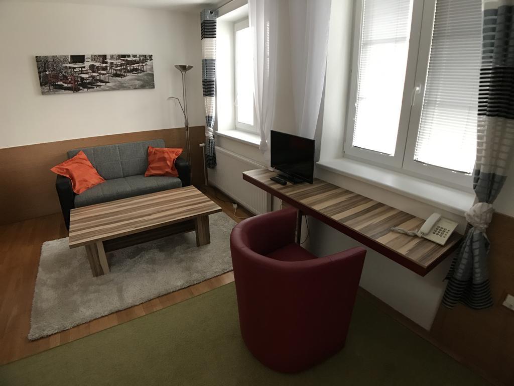 Hotel Rose Breclav ภายนอก รูปภาพ
